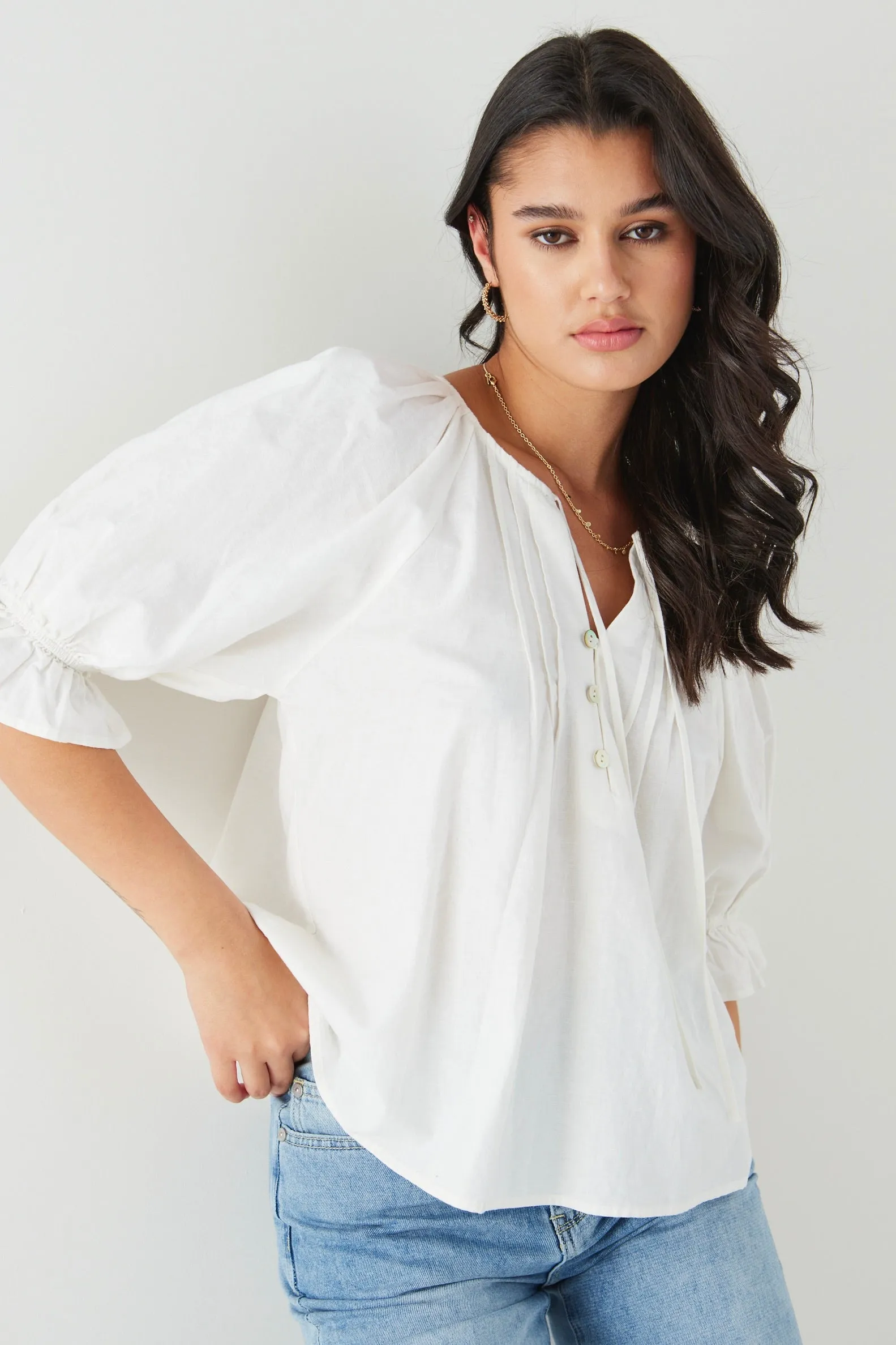 Frolic White Linen Pintuck Ss Top