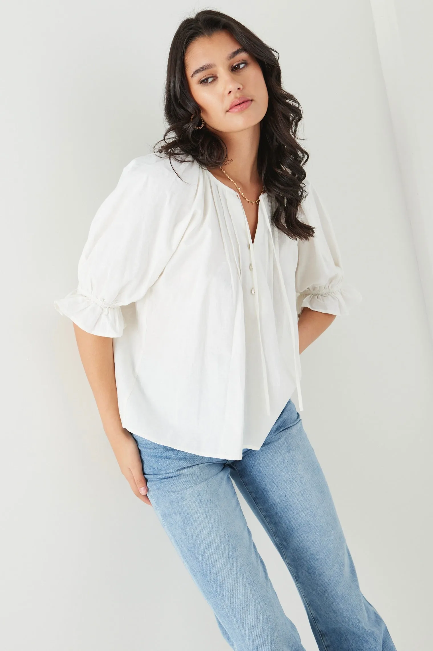 Frolic White Linen Pintuck Ss Top