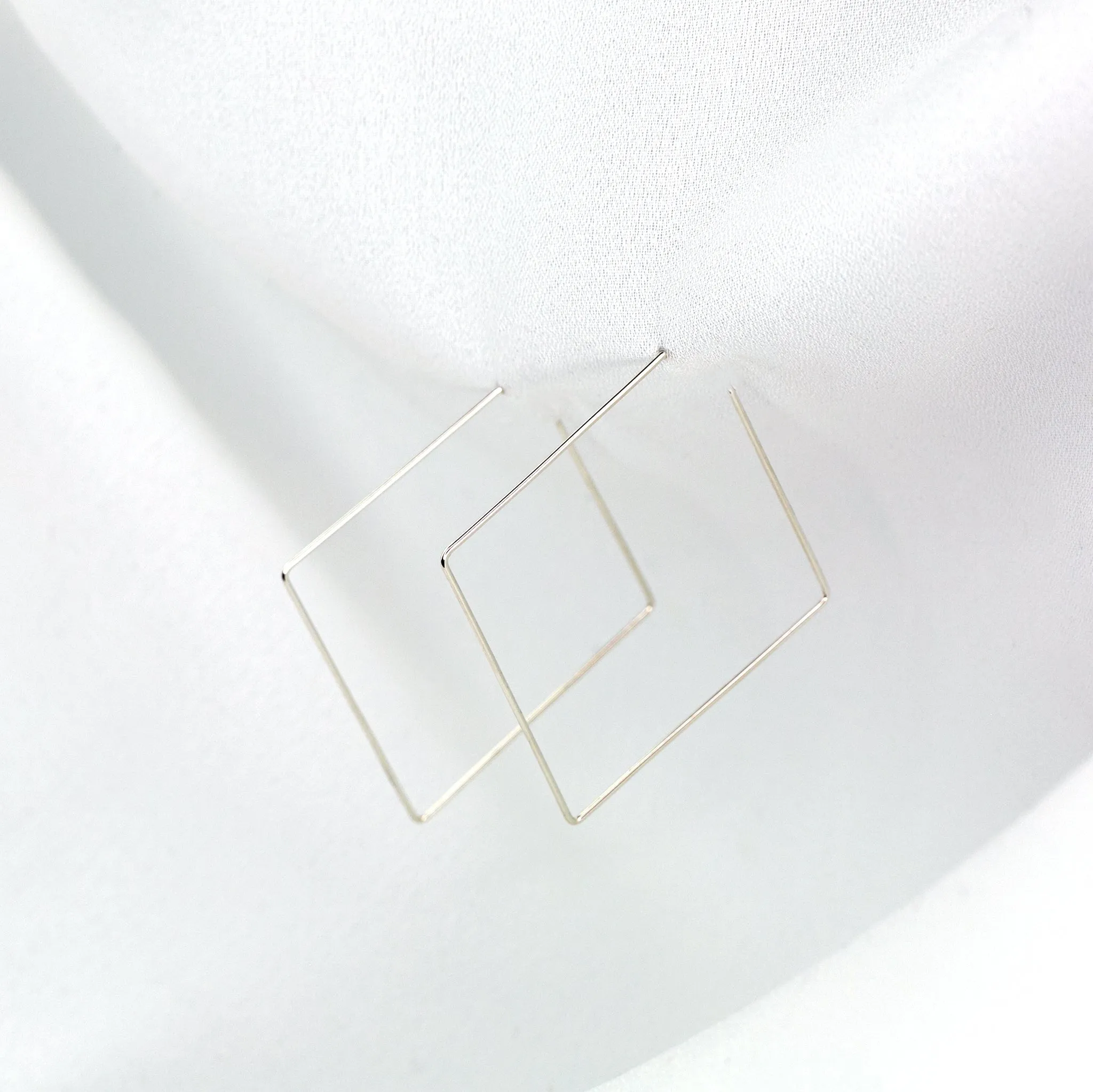 Weightless Diamond Hoops - Medium