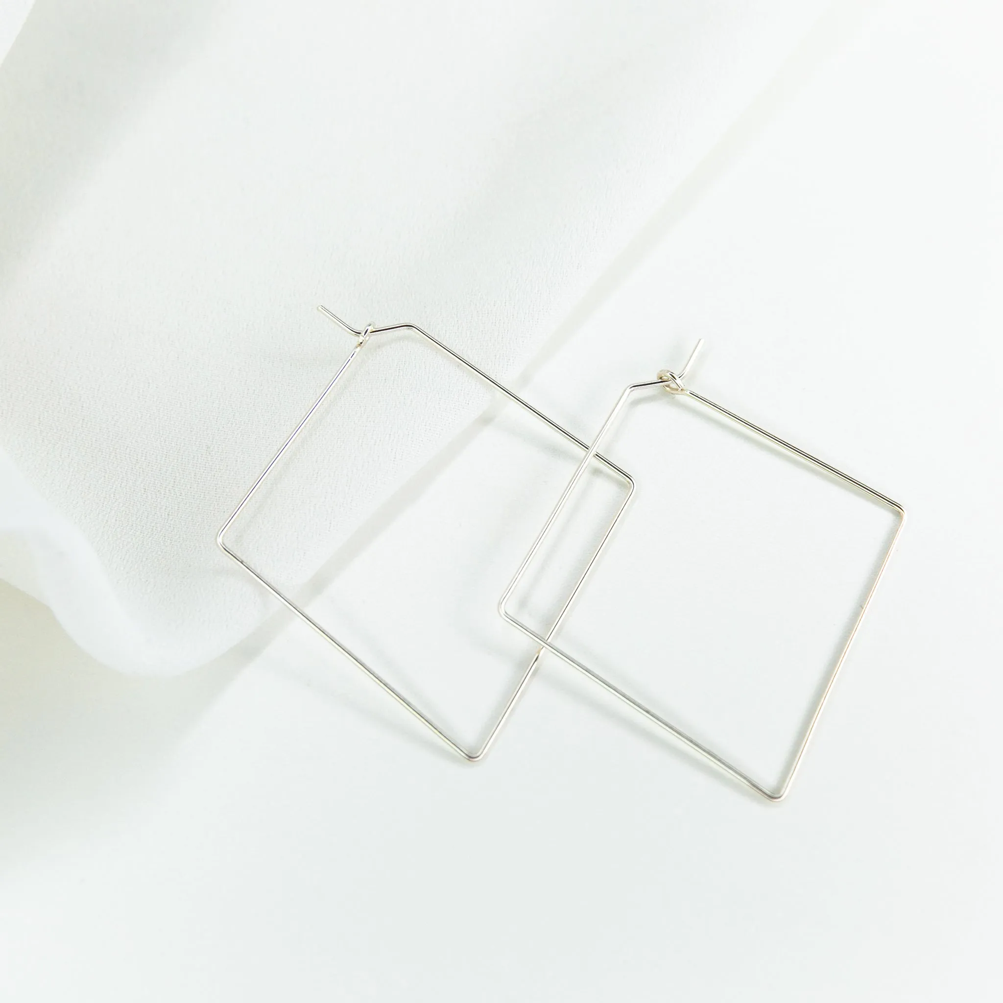 Weightless Diamond Hoops - Medium