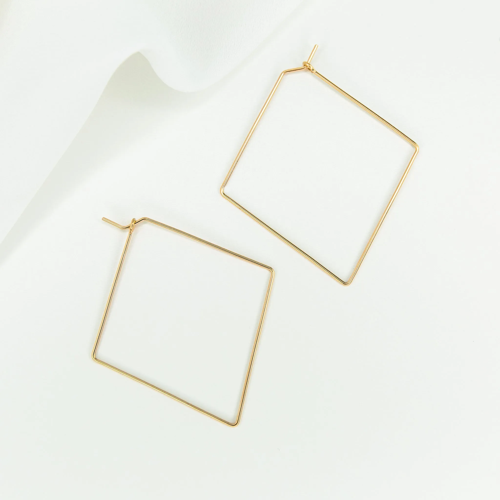 Weightless Diamond Hoops - Medium