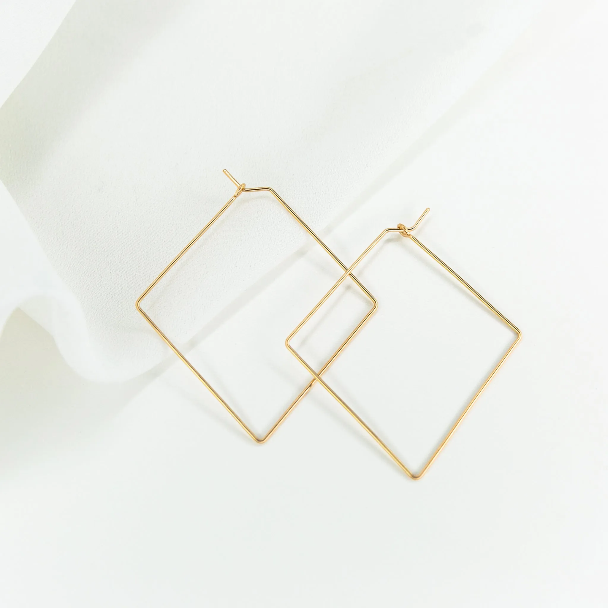 Weightless Diamond Hoops - Medium